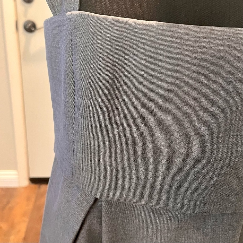 Max MARA gray bubble hem dress.  Made in Italy. Size 10 - Picture 4 of 13